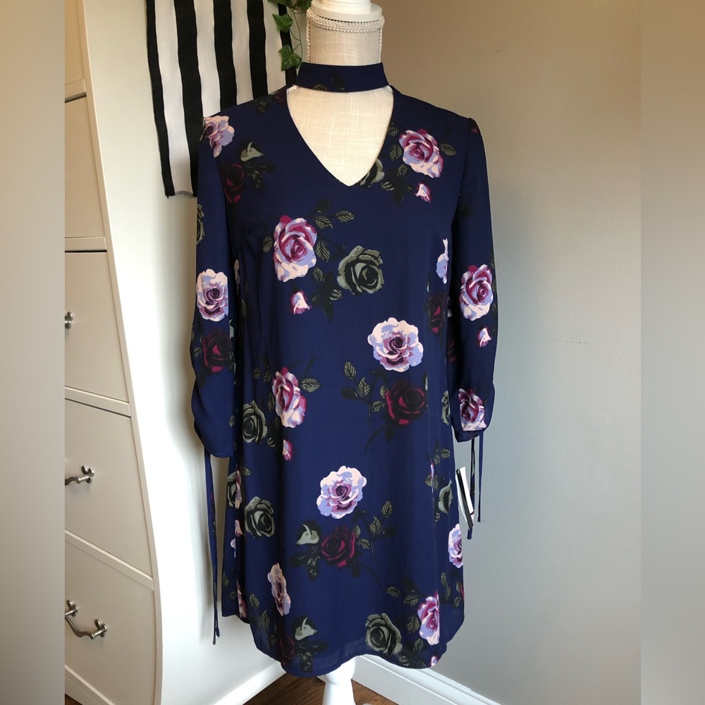*NWT* Speechless Dark Floral Rose Cut-Out Choker Mini Shift Dress (Size:…